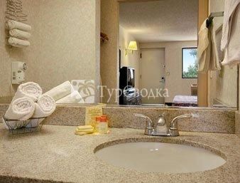 Days Inn Edison 2*