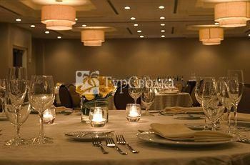 Sheraton Edison Hotel Raritan Center 3*