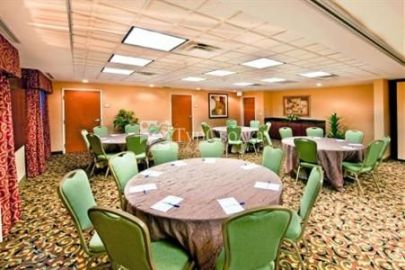 Holiday Inn Express Hotel & Suites I-10 East 2*