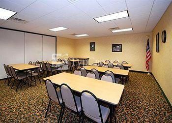 Comfort Suites Escanaba 2*