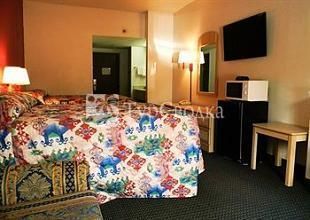 Fayetteville Inn And Suites 2*