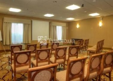 Comfort Inn & Suites Fayetteville 2*