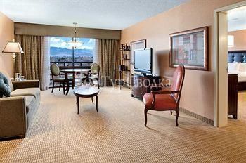 Hilton Fort Collins 3*