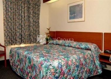 Travelodge Airport 2*