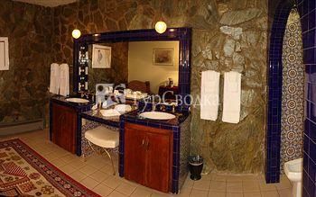 El Rancho Hotel & Motel 2*