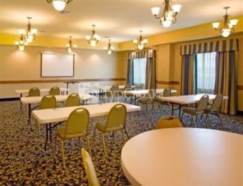 Holiday Inn Express Suites George West 2*