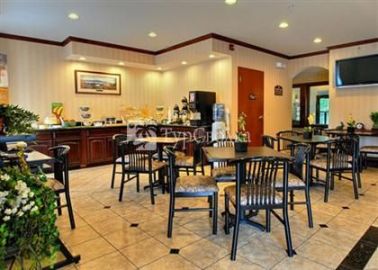 Quality Inn Glens Falls 2*