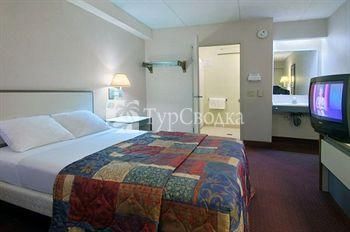 Red Roof Inn Nashville North 2*