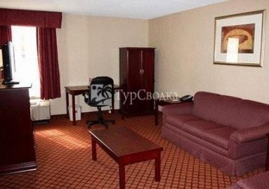 Clarion Inn & Suites Airport 2*