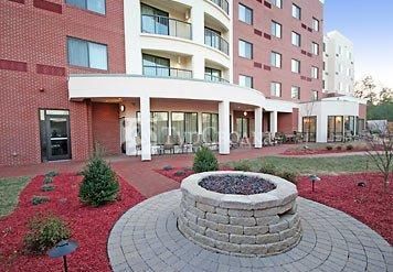Courtyard Greensboro Airport 3*