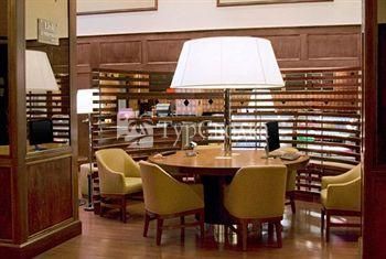 Sheraton Greensboro at Four Seasons 3*