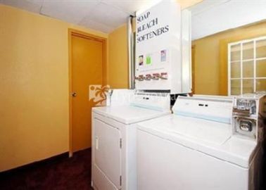 Econo Lodge Inn and Suites Hagerstown 2*