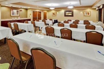 Holiday Inn Express Harrisburg East 2*