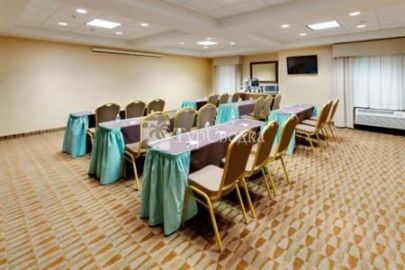 Holiday Inn Express Hotel & Suites Haskell 2*
