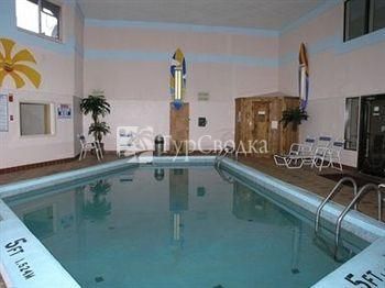 Red Roof Inn Hermitage 2*
