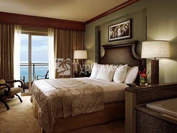 Grand Waikikian Suites by Hilton Grand Vacations 3*