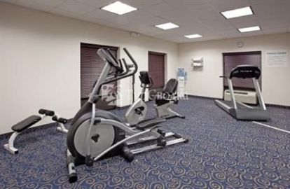 Holiday Inn Express Hotel & Suites Hope Mills 2*