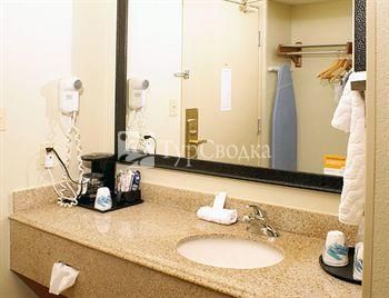 La Quinta Inn & Suites Madison Square Mall Inn & Suites 2*