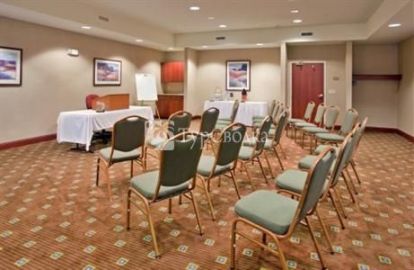 Holiday Inn Express Suites Independence 2*