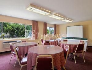 Days Inn Kent - Meeker St. 2*