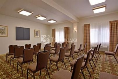 Holiday Inn Express Hotel & Suites Kingman 2*