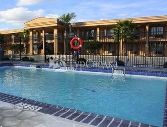 Days Inn Lake Charles 2*