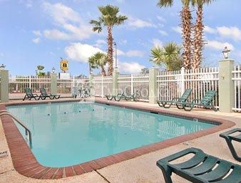 Super 8 Lake Charles 2*