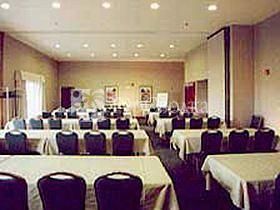 Holiday Inn Express Lawrence 2*