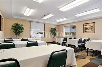 Microtel Inn And Suites Lawrenceville 2*