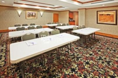 Holiday Inn Express Suites Lawton Fort Sill 2*
