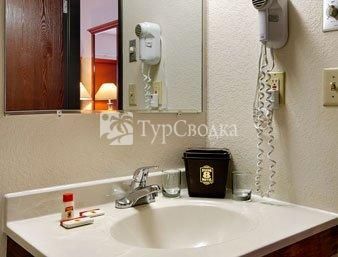 Super 8 Motel Leominster 2*