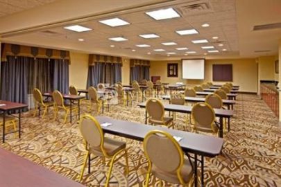 Holiday Inn Express Hotel & Suites Lexington Northeast 2*