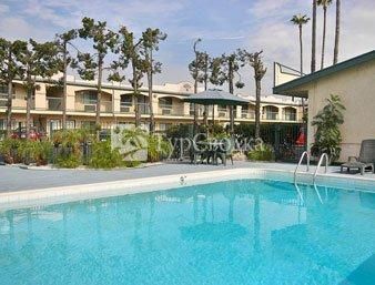 Super 8 Los Angeles Airport/LAX 2*