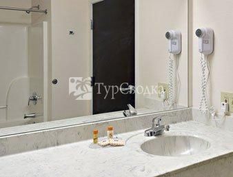 Howard Johnson Express Inn/Airport 2*