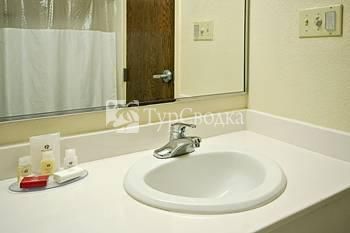 Ramada Hotel Luling 2*