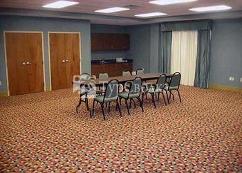 Comfort Suites Macon 2*