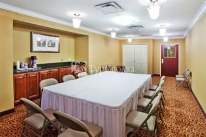 Holiday Inn Express Hotel & Suites Macon West 2*