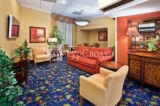 Holiday Inn Express Macon (I-75 & Riverside) 2*