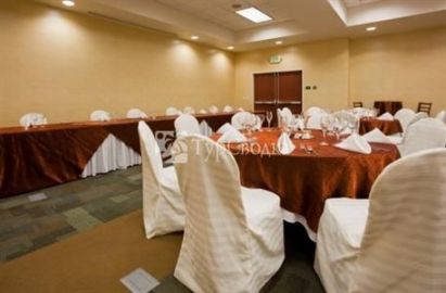 Holiday Inn Madison at The American Center 3*