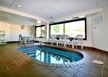 Rodeway Inn & Suites Madison-Northeast 2*