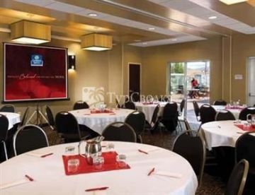 Cambria Suites Maple Grove 3*