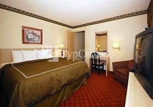 Comfort Suites I-240 East-Airport 2*