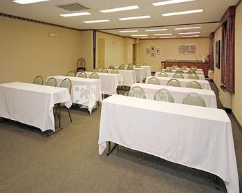 Quality Suites Cordova 2*