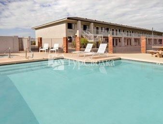 Days Inn East Mesa 2*