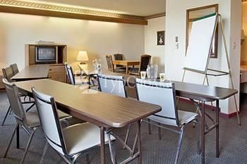 Super 8 Motel Milwaukee Airport 2*