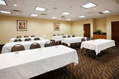 Holiday Inn Express Murfreesboro Central 3*