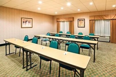 Holiday Inn Express Suites Murphy 2*