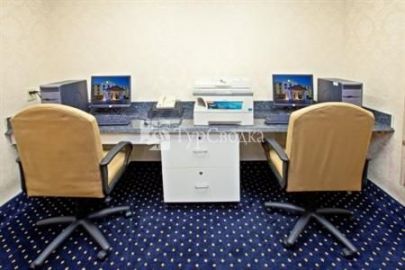 Holiday Inn Express Hotel & Suites Murray 2*