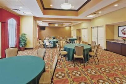 Holiday Inn Express Hotel & Suites Nashville - Opryland 3*