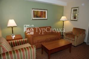 Holiday Inn Express & Suites Niagara Falls 2*